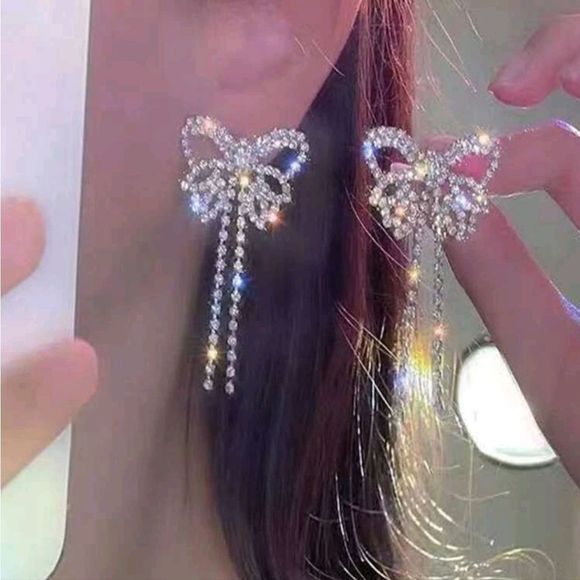 Rhinestone bow earrings - Picture 1 of 3